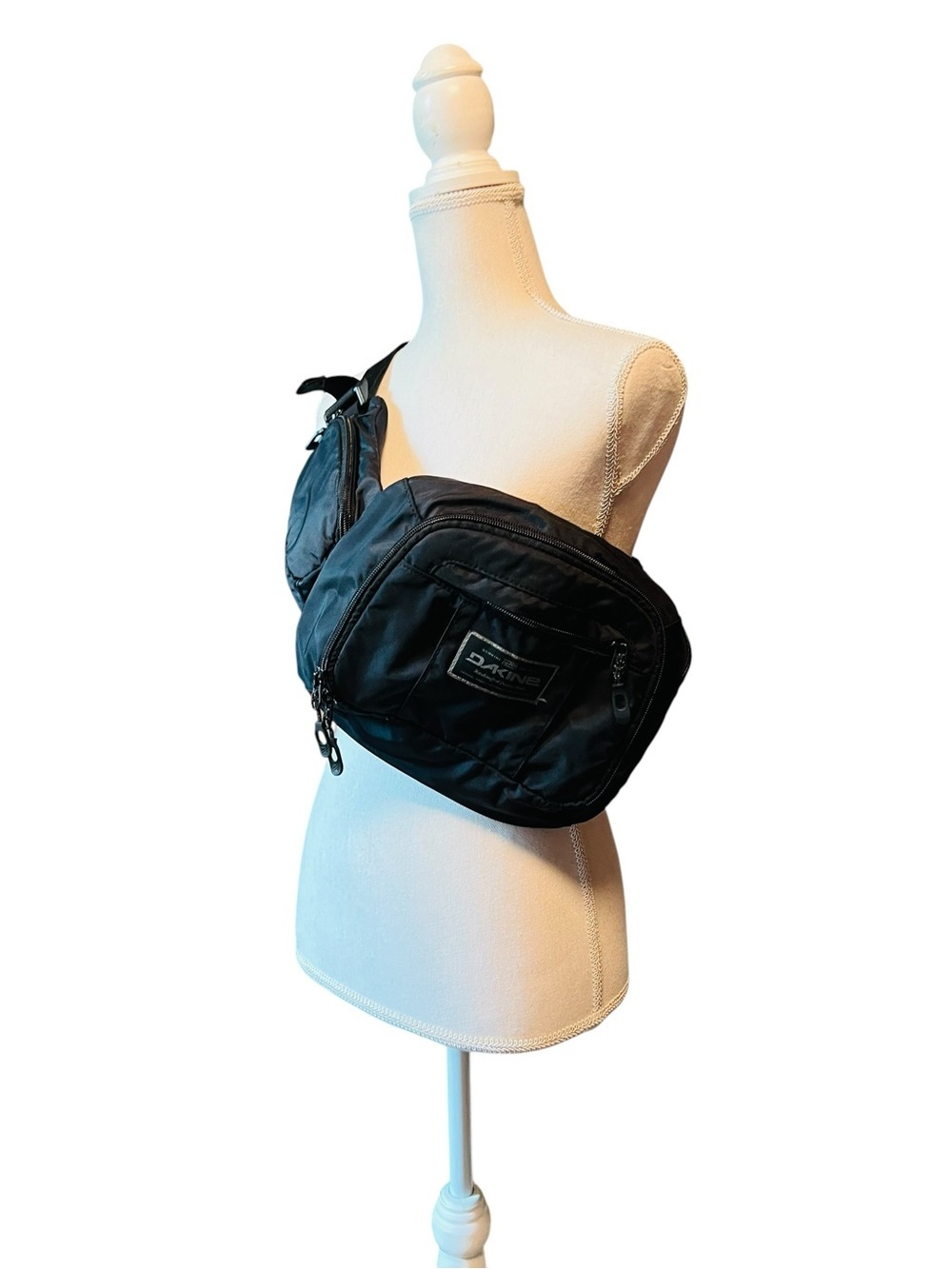Dakine Men’s Black Nylon Padded Enduro Sling Hip Bag 9 Liter